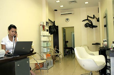 Salon Abbate Salon Viitorului Din Bucuresti