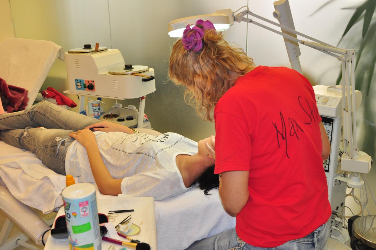 Salon Max Stil Salon Delfinului Din Bucuresti