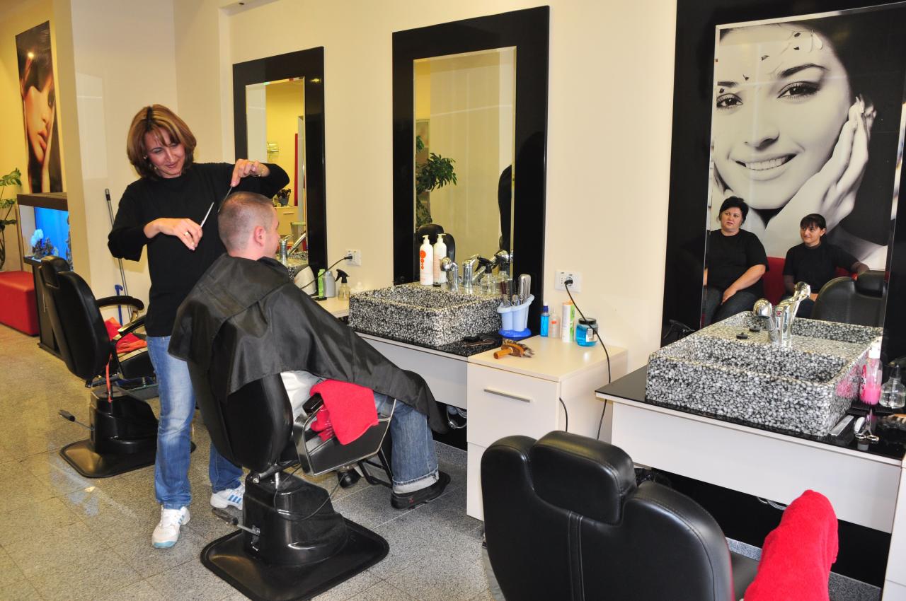 Salon Max Stil Salon Delfinului Din Bucuresti